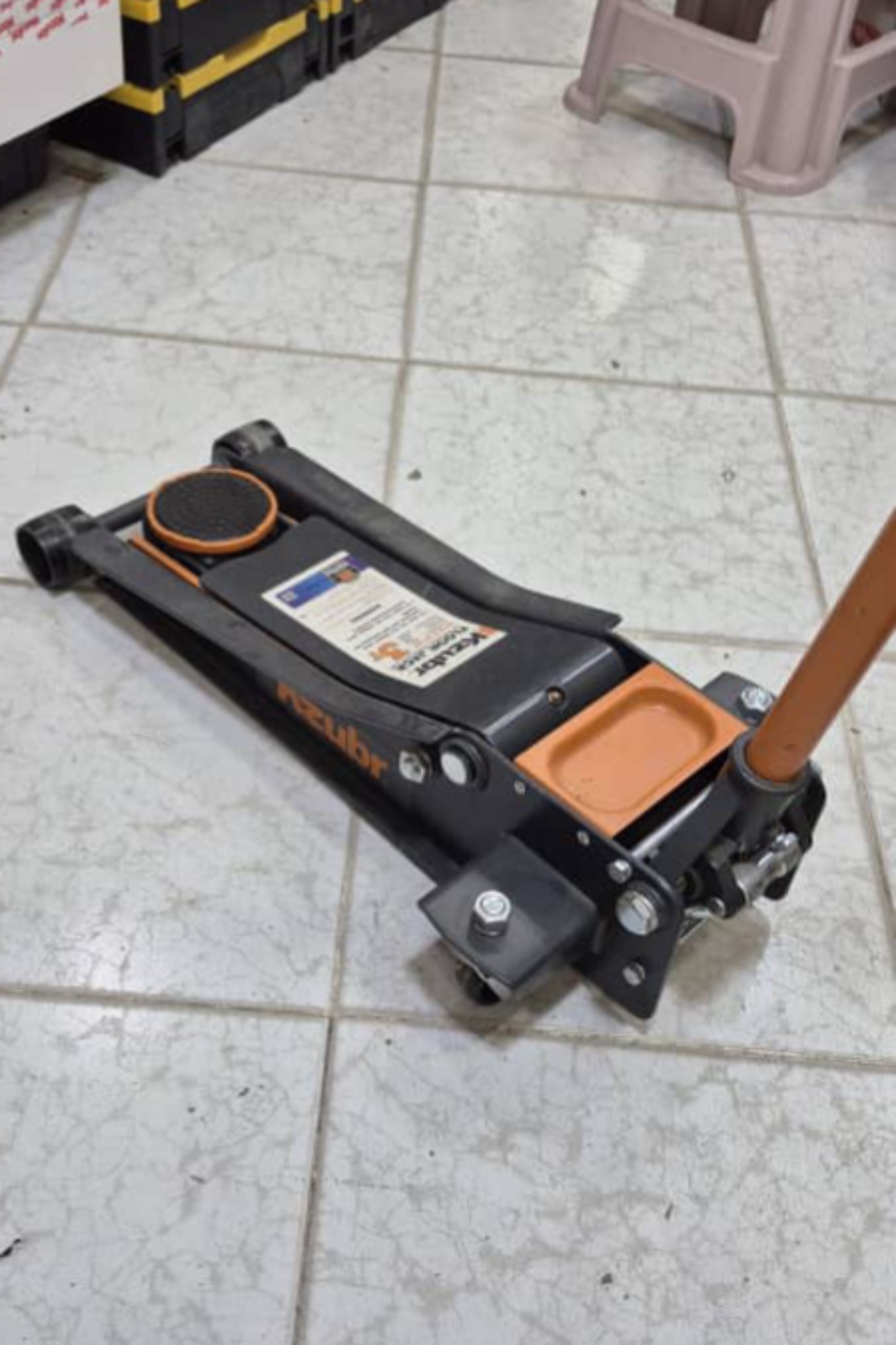 جک سوسماری ۵ تن زوبر (Kzubr) چرخ‌دار – هیدرولیکی قدرتمند و ایمن