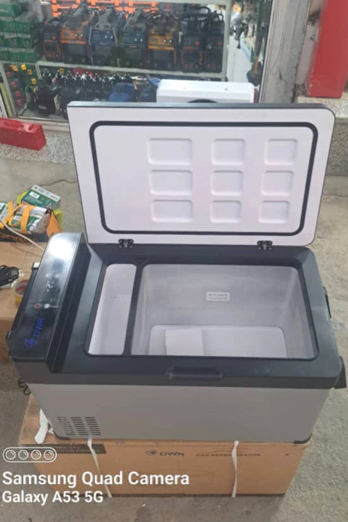 یخچال و فریزر صندوقی کامیون DWR سایز ۴۰ لیتری – کمپرسوردار، دیجیتال و ضد لرزش