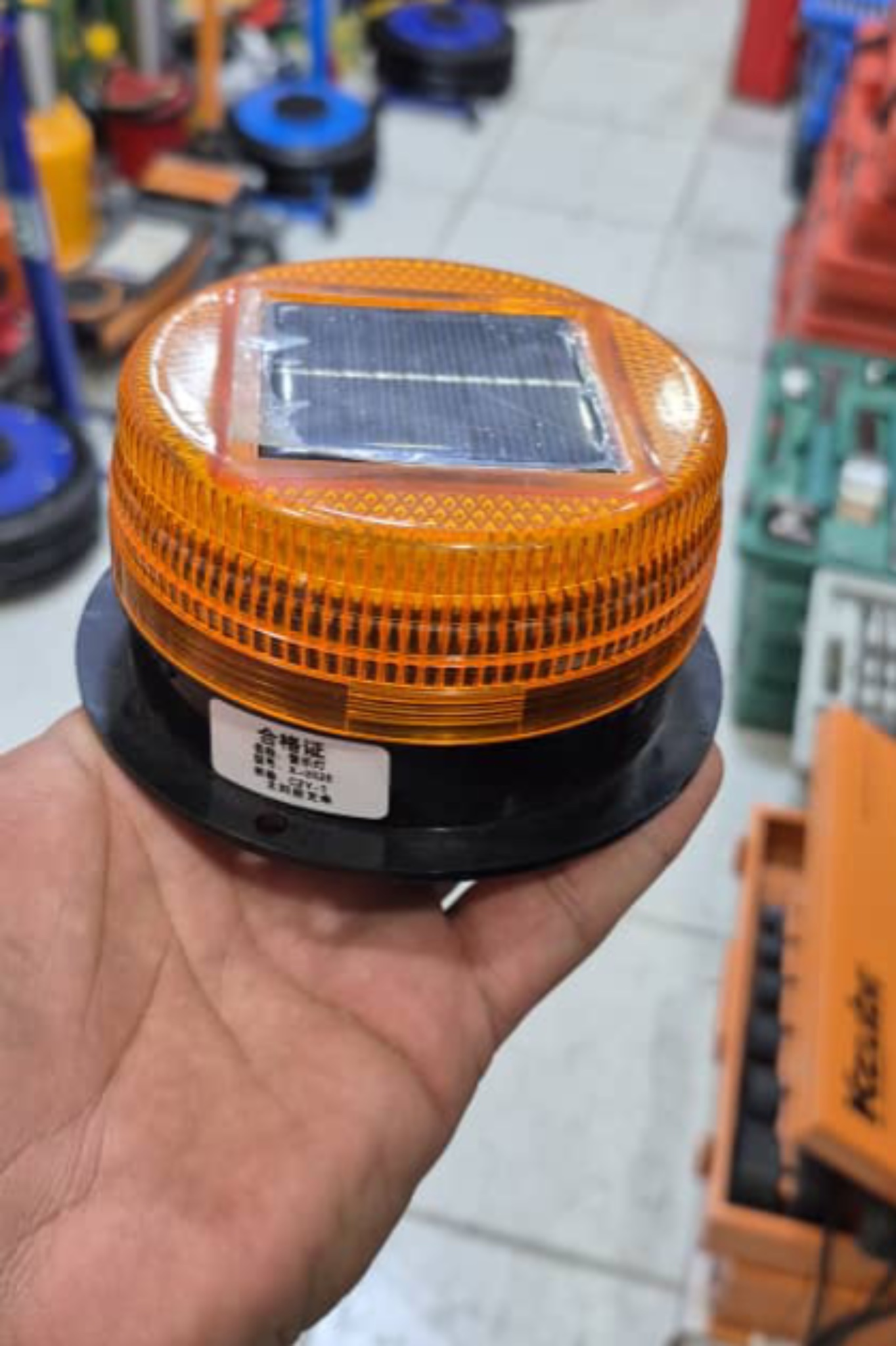 چراغ گردان خورشیدی LED هشدار و ایمنی با پایه آهنربایی ضد آب