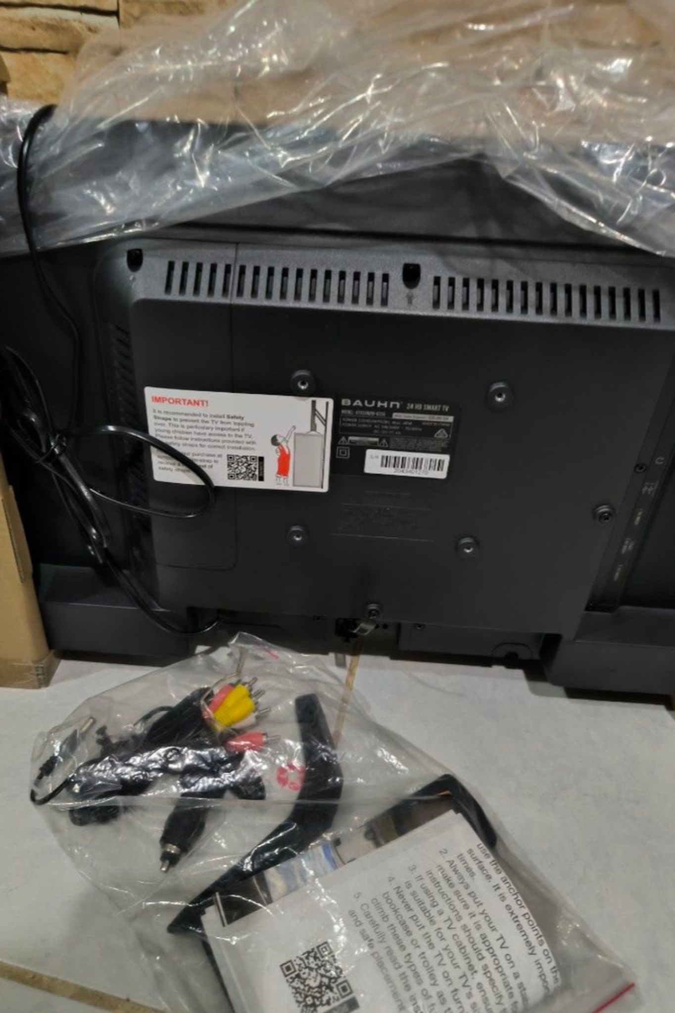 تلویزیون ۱۲ ولت خودرو ۲۴ اینج هوشمند Bauhn