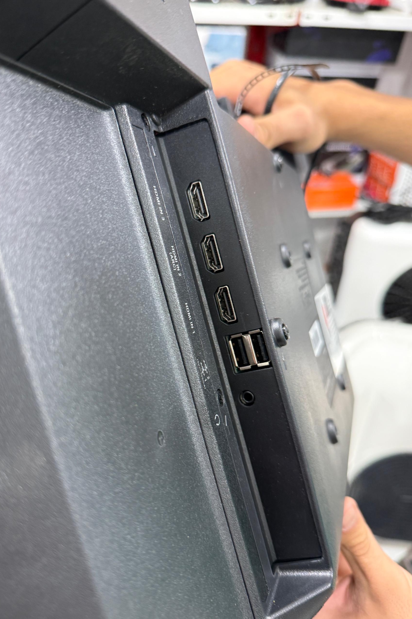 تلویزیون ۱۲ ولت خودرو ۲۴ اینج هوشمند Bauhn