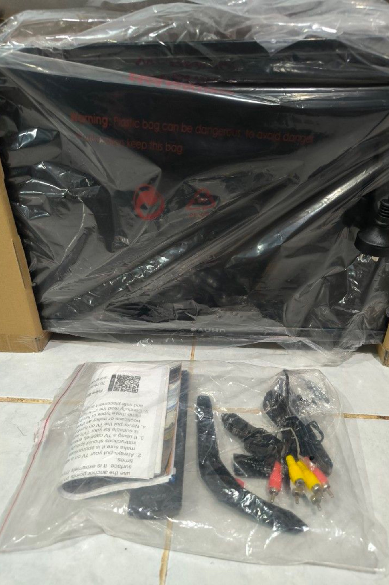 تلویزیون ۱۲ ولت خودرو ۲۴ اینج هوشمند Bauhn