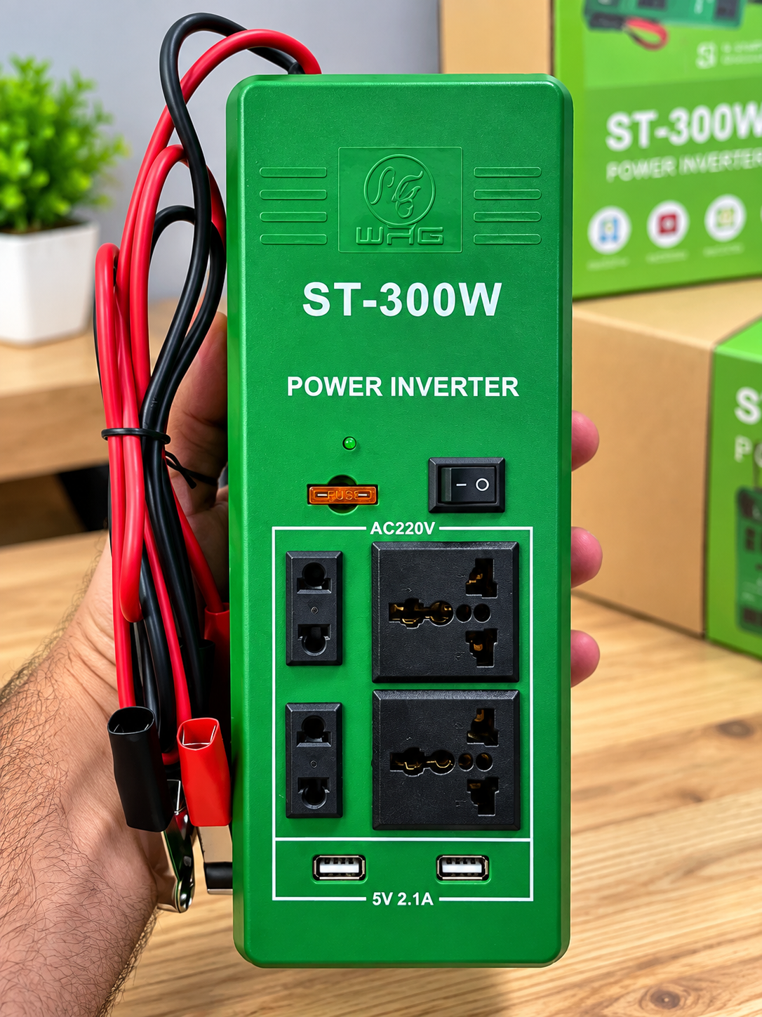 اینورتر خودرو مبدل برق ۱۲ ولت به ۲۲۰ ولت ۳۰۰ وات WHCsolar
